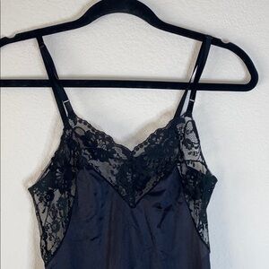 🪿Vintage Lace Henson Kickernick Black Nightgown with adjustable straps!